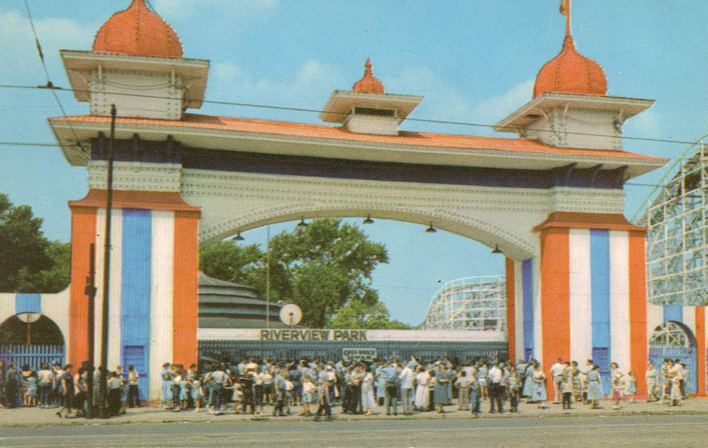 Riverview Park in Chicago Entrance