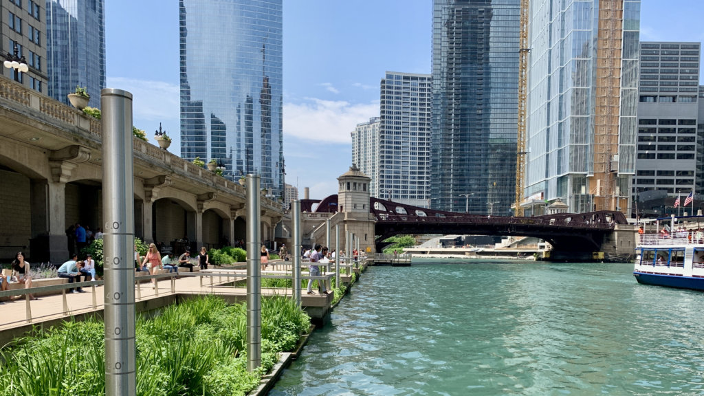 Outdoor things to do in Chicago - Visit the Chicago riverwalk